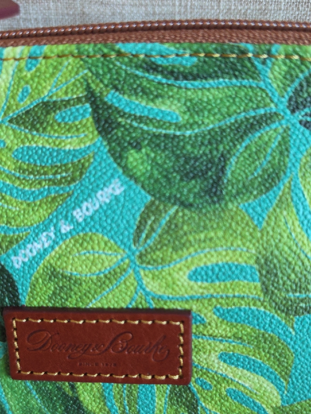 Dooney & Bourke Small Cosmetic Makeup Case. Monstera Palm Print, Green. - Picture 10 of 10
